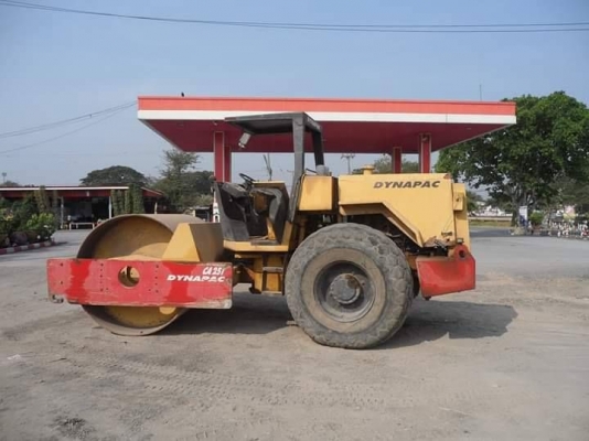 รถบดสั่นสะเทือน10ตัน1เพลา เอกสารอินวอย ราคา450,000 บาท โทร081-989-1989 หรั่งครับ