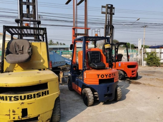 รถโฟอร์คลิฟต์ รถโฟอร์คลิฟต์