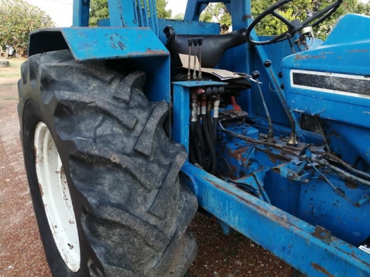 ฟอร์ด77 T5 ติดคีบอ้อยบูมเดี่ยว เครื่องดี ไฮดรอลิคดี เกียร์ดี เฟืองท้ายดีงาม ฟอร์ด77 T5 ติดคีบอ้อยบูมเดี่ยว เครื่องดี ไฮดรอลิคดี เกียร์ดี เฟืองท้ายดีงาม