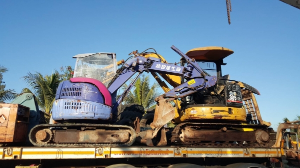 ขายรถขุดKOMATSU PC30UU-3 เครื่องยนต์Komatsu 3D84E จำนวน 3 สูบ คอนโทรลสั้น, ปั้มนิ้ว, มีลายเจาะ ,ใบมีด รถเดิมๆเก่านอก มีเอกสาร (ยังไม่เคยใช้งานในไทย)