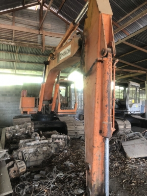 ขายด่วน แบคโคร HITASHI UH830 ตัวใหญ่ เครื่องเดิม ปั้มเดิม โซ่ช่วงล่างสวย รถเก่าเก็บ สนใจสอบถามไว้ใช้งาน  093 0764943 K ตั้ม