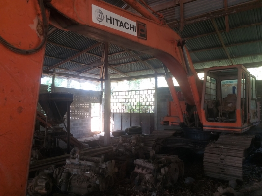 ขายด่วน แบคโคร HITASHI UH830 ตัวใหญ่ เครื่องเดิม ปั้มเดิม โซ่ช่วงล่างสวย รถเก่าเก็บ สนใจสอบถามไว้ใช้งาน  093 0764943 K ตั้ม