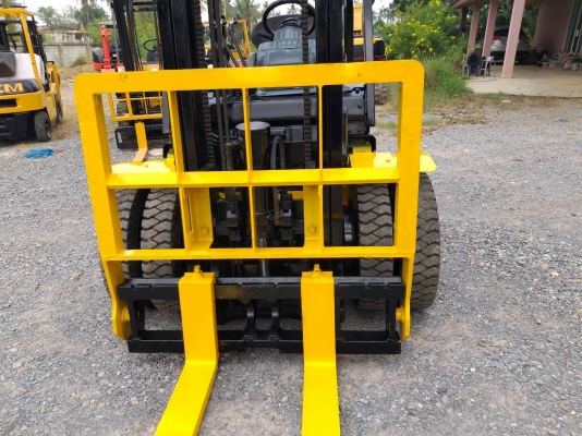 ขายรถยก KOMATSU FD25-16 เครื่องดีเซล 4D94E เสาสูง 4 เมตร ยกได้ 2.5 ตัน งาเท เกียร์ธรรมดา ล้อหน้าคู่ 