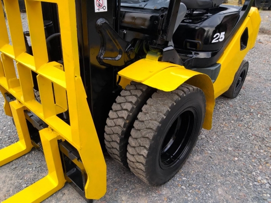 ขายรถยก KOMATSU FD25-16 เครื่องดีเซล 4D94E เสาสูง 4 เมตร ยกได้ 2.5 ตัน งาเท เกียร์ธรรมดา ล้อหน้าคู่ 