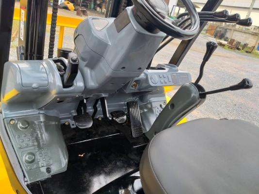 ขายรถยก KOMATSU FD25-16 เครื่องดีเซล 4D94E เสาสูง 4 เมตร ยกได้ 2.5 ตัน งาเท เกียร์ธรรมดา ล้อหน้าคู่ 