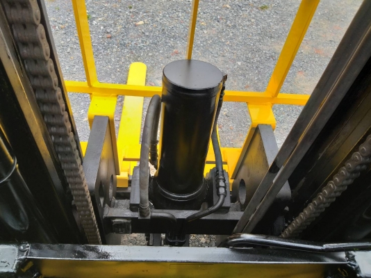 ขายรถยก KOMATSU FD25-16 เครื่องดีเซล 4D94E เสาสูง 4 เมตร ยกได้ 2.5 ตัน งาเท เกียร์ธรรมดา ล้อหน้าคู่ 