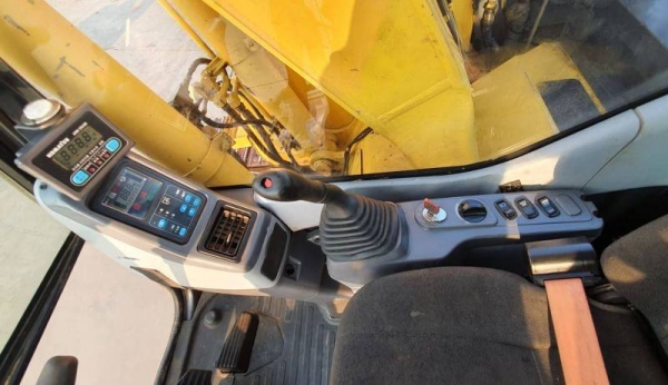 ขายด่วนรถแบคโฮKOMATSUPC138US=รุ่น7โคมัสซูรุ่นยอดนิยมออโต้คันเร่งเต่ากะต่ายรถสวยๆเครื่องโคมัสซู4D95LEเครื่องดีปั่มแรงไฟฟ้าครบรถนอกเพิ่งนำเข้ามาใหม่ยังไม่เคยใช้งานในเมืองไทยเลย