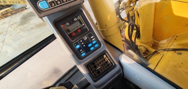 ขายด่วนรถแบคโฮKOMATSUPC138US=รุ่น7โคมัสซูรุ่นยอดนิยมออโต้คันเร่งเต่ากะต่ายรถสวยๆเครื่องโคมัสซู4D95LEเครื่องดีปั่มแรงไฟฟ้าครบรถนอกเพิ่งนำเข้ามาใหม่ยังไม่เคยใช้งานในเมืองไทยเลย