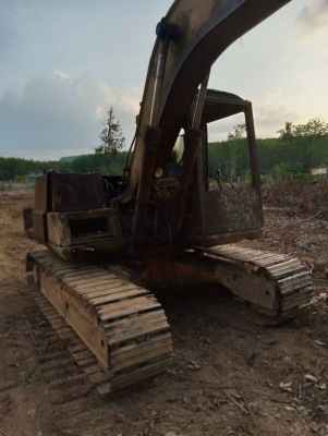 KOMATSU PC120-3 ให้บุ้งกี๋อย่างเดียว มีฝาครอบให้ ขายตามสภาพ KOMATSU PC120-3 ให้บุ้งกี๋อย่างเดียว มีฝาครอบให้ ขายตามสภาพ