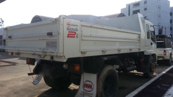 รถอิซูซุ 6 ล้อดั้ม 210 แรงม้า ปี 52  วิ่ง 9,830 กม.  สนใจติดต่อ 081 - 6079515