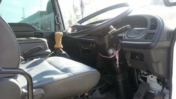 รถอิซูซุ 6 ล้อดั้ม 210 แรงม้า ปี 52  วิ่ง 9,830 กม.  สนใจติดต่อ 081 - 6079515