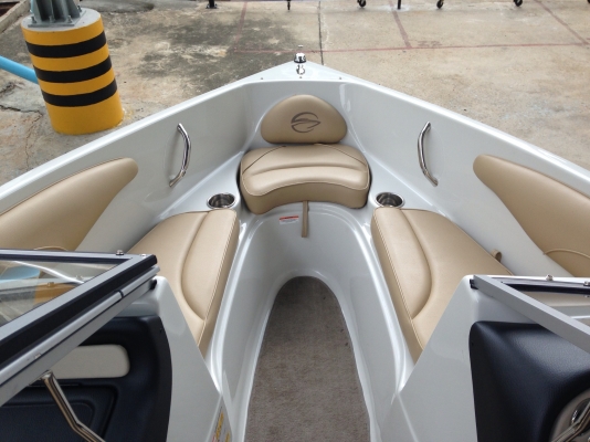 เรือ Crownline 18SS เรือ Crownline 18SS