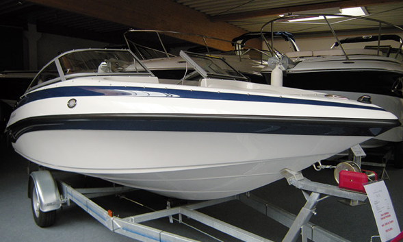 เรือ Crownline 18SS เรือ Crownline 18SS