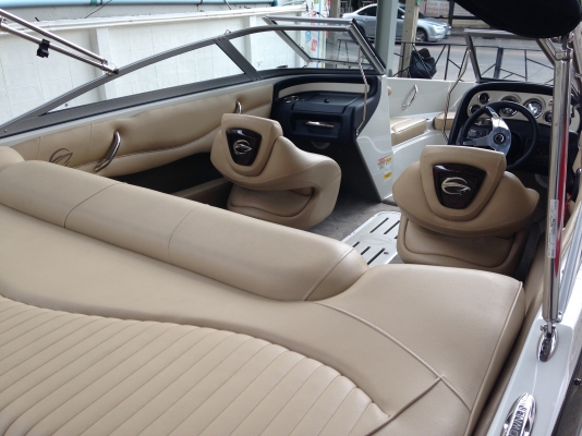 เรือ Crownline 18SS เรือ Crownline 18SS