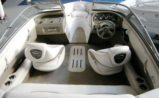 เรือ Crownline 18SS เรือ Crownline 18SS