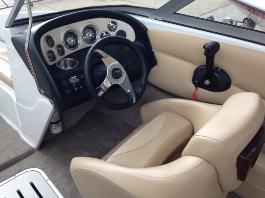 เรือ Crownline 18SS เรือ Crownline 18SS