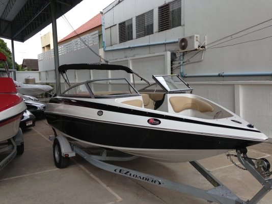 เรือ Crownline 18SS เรือ Crownline 18SS