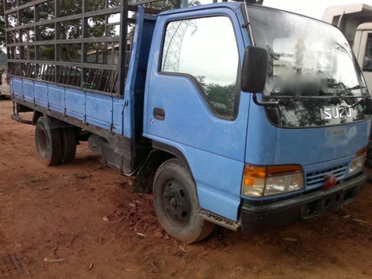 รถอิซูซุ 6 ล้อ รั่ว 110 แรงม้า  สนใจติดต่อ 081 - 6079515