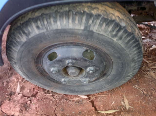 รถอิซูซุ 6 ล้อ รั่ว 110 แรงม้า  สนใจติดต่อ 081 - 6079515