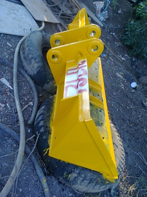 ขายบุ้งกี้รถแม็คโครPC120จำนวน1ใบ ราคา 10000 ชอบใจโทรเลยเจ้าของขายเอง