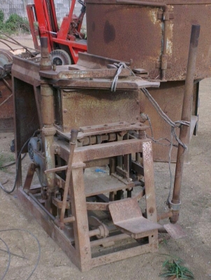 Sell> เครื่องอัดอิฐบล็อค เก่าเก็บ เจ้าของไม่ได้ใช้งานเลยขายครับ