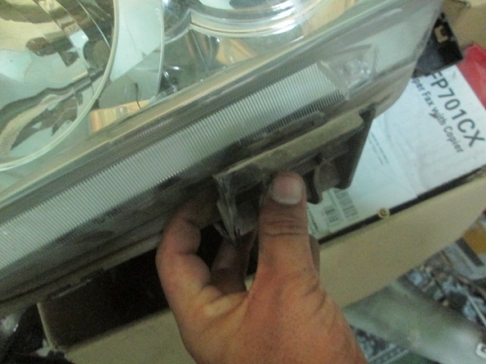 ขาย ไฟหน้า ด้านซ้าย LH รถ TOYOTA FORTURNER ปี 2010 หน้ายัก