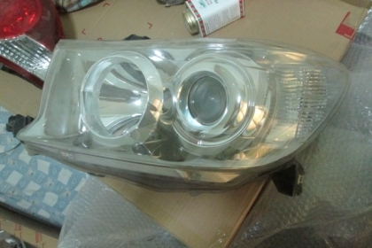 ขาย ไฟหน้า ด้านซ้าย LH รถ TOYOTA FORTURNER ปี 2010 หน้ายัก
