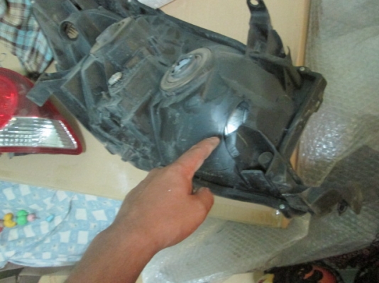 ขาย ไฟหน้า ด้านซ้าย LH รถ TOYOTA FORTURNER ปี 2010 หน้ายัก