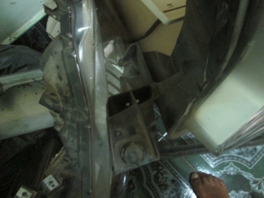 ขาย ไฟหน้า ด้านซ้าย LH รถ TOYOTA FORTURNER ปี 2010 หน้ายัก