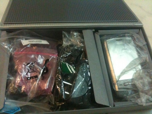 ขายโทรศัพท์ ใหม่เครื่องใหม่ 100\%LG KE970 แถมบูลทูธ MOTO H 800 ส่งฟรี อุปกรณ์แท้ยกกล่อง ส่งฟรี