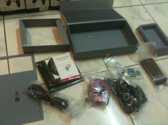 ขายโทรศัพท์ ใหม่เครื่องใหม่ 100\%LG KE970 แถมบูลทูธ MOTO H 800 ส่งฟรี อุปกรณ์แท้ยกกล่อง ส่งฟรี