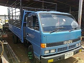 ขาย 6ล้อ"เสี่ยสั่งลุย"  ISUZU NPR59LU5FM 115 ห้างแท้ ปี38สภาพเดิมๆ  เครื่องเดิม4BD1 แห้งๆ ไม่หลวมไม่ไอ ช่วงล่างเดิมๆ คัสซีสวยมาก เดิมโรงงาน พร้อมกระบะคาร์โก้ สวยๆพื้นไม้ ยางสวย6เส้น หัวบางดีสีดี ภายในโอเค คอนโซลครบ ขายตามสภ