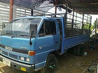 ขาย 6ล้อ"เสี่ยสั่งลุย"  ISUZU NPR59LU5FM 115 ห้างแท้ ปี38สภาพเดิมๆ  เครื่องเดิม4BD1 แห้งๆ ไม่หลวมไม่ไอ ช่วงล่างเดิมๆ คัสซีสวยมาก เดิมโรงงาน พร้อมกระบะคาร์โก้ สวยๆพื้นไม้ ยางสวย6เส้น หัวบางดีสีดี ภายในโอเค คอนโซลครบ ขายตามสภ
