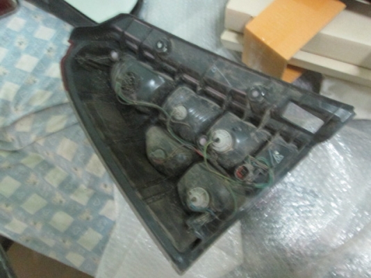 ขาย ไฟท้ายทั้งชุดพร้อมหลอดด้านขวา ISUZU MU7 ปี 2012