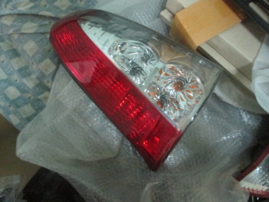 ขาย ไฟท้ายทั้งชุดพร้อมหลอดด้านขวา ISUZU MU7 ปี 2012