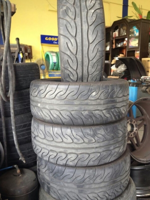 ขายยางYOKOHAMA AD08 215-45-17 ปี11 ยางสดๆ ดอกเต็ม1ชุด ถูกๆ