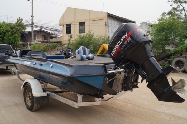 เรือแบส เครื่องเมอคิวลี่ 175 แรง ราคา 195000