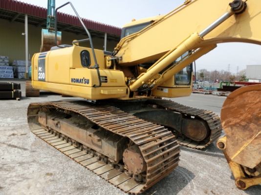 รถขุด KOMATSU PC200-7 ปี2003 ,5976Hr. รถนอกนำเข้าจากญี่ปุ่น สภาพดีมาก ราคาไม่แพงครับ