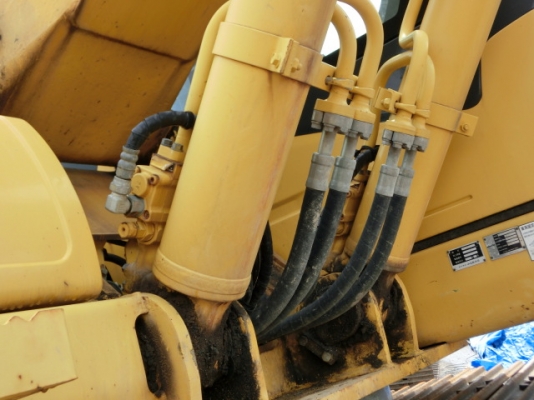 รถขุด KOMATSU PC200-7 ปี2003 ,5976Hr. รถนอกนำเข้าจากญี่ปุ่น สภาพดีมาก ราคาไม่แพงครับ