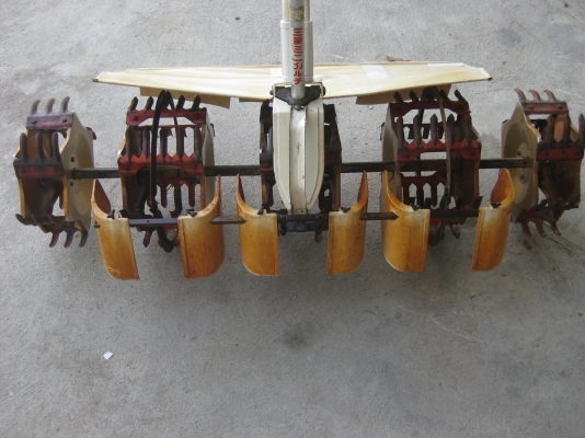 เครื่องพรวนหญ้าในร่องข้าว