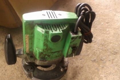 เครื่องเร้าเตอร์ฮิตาชิสภาพสวยๆครับพร้อมใช้งานครับเป็นของฮิตาชิครับราคานี้คุ้มครับ