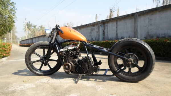 (เพิ่มรูปอุปกรณ์ที่ให้กับรถ) รถยิงเฟรม kawasaki KZ 400 (เพิ่มรูปอุปกรณ์ที่ให้กับรถ) รถยิงเฟรม kawasaki KZ 400