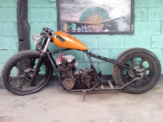 (เพิ่มรูปอุปกรณ์ที่ให้กับรถ) รถยิงเฟรม kawasaki KZ 400 (เพิ่มรูปอุปกรณ์ที่ให้กับรถ) รถยิงเฟรม kawasaki KZ 400