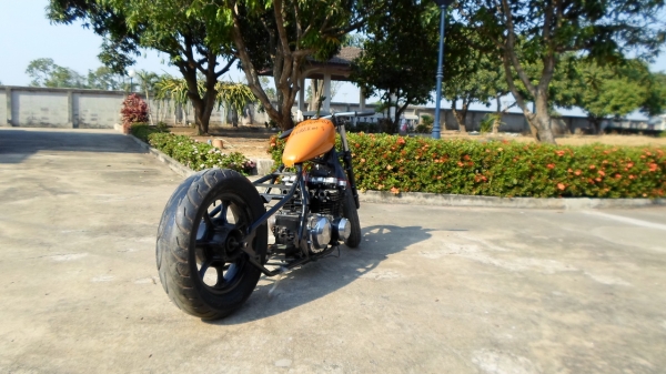 (เพิ่มรูปอุปกรณ์ที่ให้กับรถ) รถยิงเฟรม kawasaki KZ 400 (เพิ่มรูปอุปกรณ์ที่ให้กับรถ) รถยิงเฟรม kawasaki KZ 400