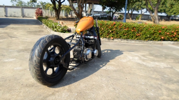 (เพิ่มรูปอุปกรณ์ที่ให้กับรถ) รถยิงเฟรม kawasaki KZ 400 (เพิ่มรูปอุปกรณ์ที่ให้กับรถ) รถยิงเฟรม kawasaki KZ 400