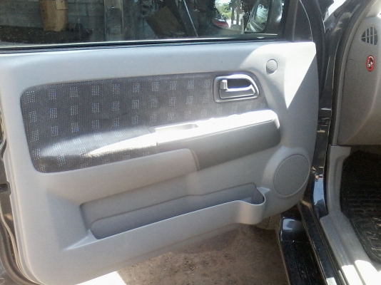 ขาย ISUZU  D - MAX  4 ประตู  4x4  รถปี 47    ราคา 380,000  บาท