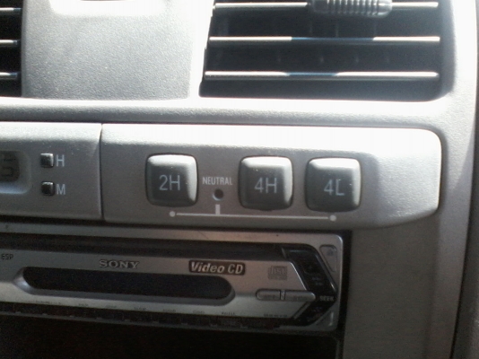 ขาย ISUZU  D - MAX  4 ประตู  4x4  รถปี 47    ราคา 380,000  บาท