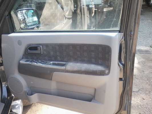 ขาย ISUZU  D - MAX  4 ประตู  4x4  รถปี 47    ราคา 380,000  บาท