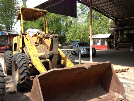 ขายรถตักล้อยาง KOMUTSU 515 สภาพดีพร้อมใช้งาน ราคาต่อรองได้