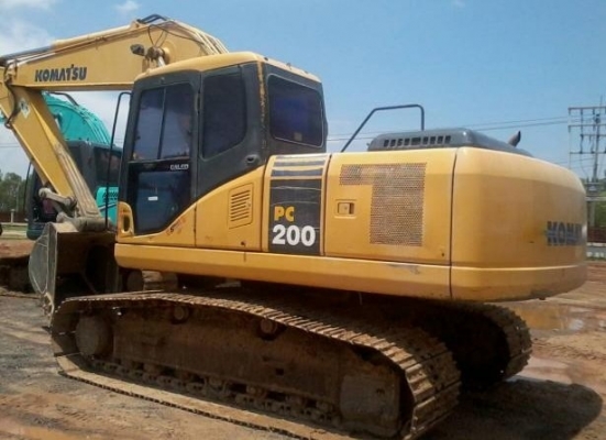 KOMATSU PC 200-7 รถสวยพร้อมใช้งาน ทำงาน 12,500 ชม.สภาพดีสุดๆ เครื่องแห้งแรงดี ภายในเก๋งสะอาดสวย แอร์เย็น ใช้งานดีประหยัดน้ำมันดี บูมอาร์มไม่มีปะไม่มีดาม ช่วงล่างเต็มดีประมาณ 70\% พร้อมทำงาน เอกสารเล่มทะเบียนครบ ราคาต่อรองได้ครับ